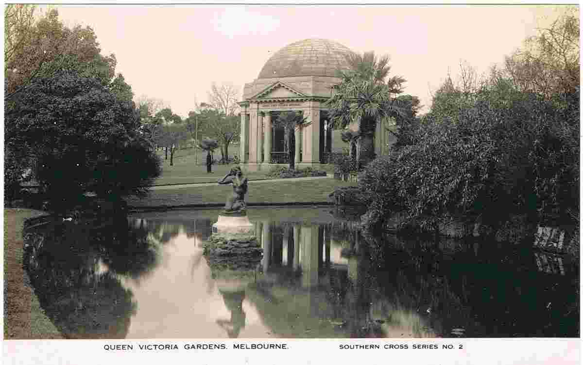 Melbourne. Queen Victoria Gardens - Pond and Janet Lady Clarke Memorial