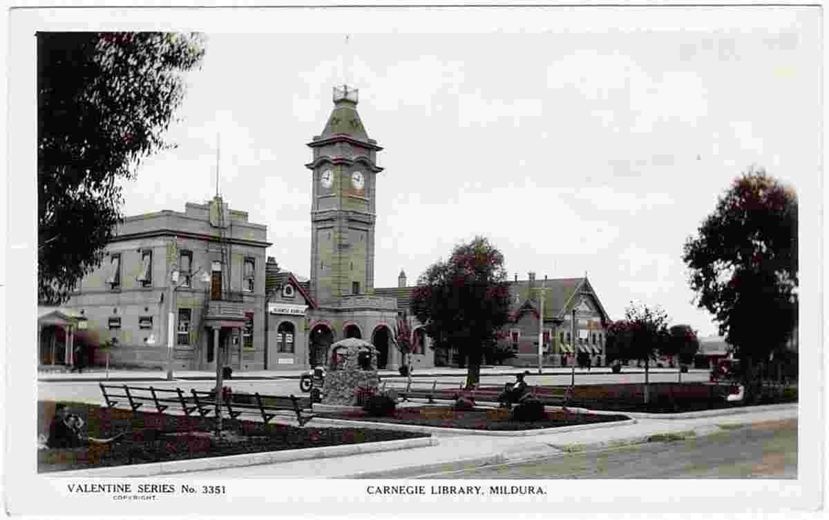 Mildura. Park, Carnegie Library, Tourist Bureau, Town Hall, 1930s