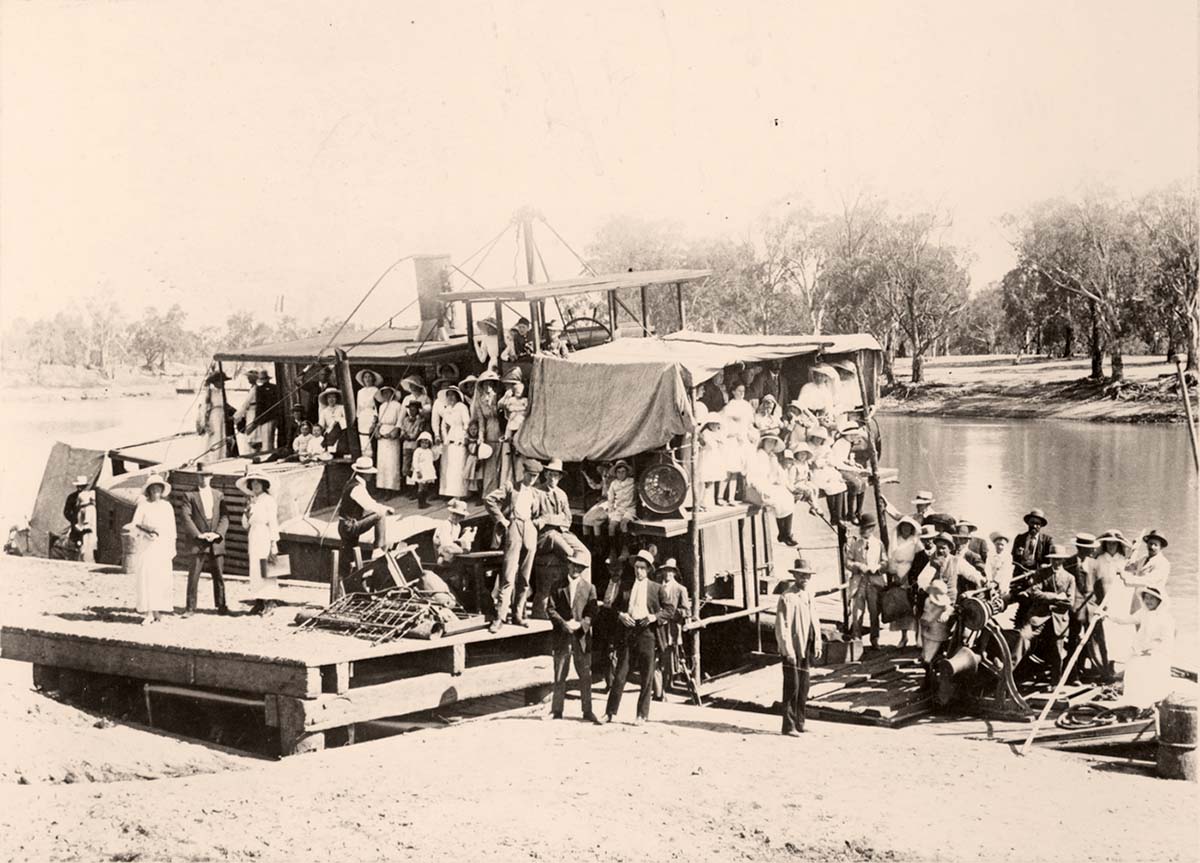 Mildura. Prince Alfred paddle steamer on the Murray River at Mildura, 1867