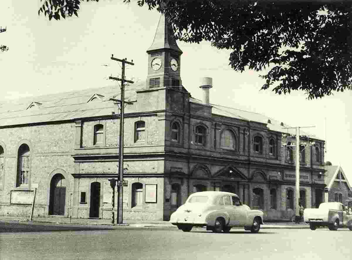 Murray Bridge. Town Hall, 1953