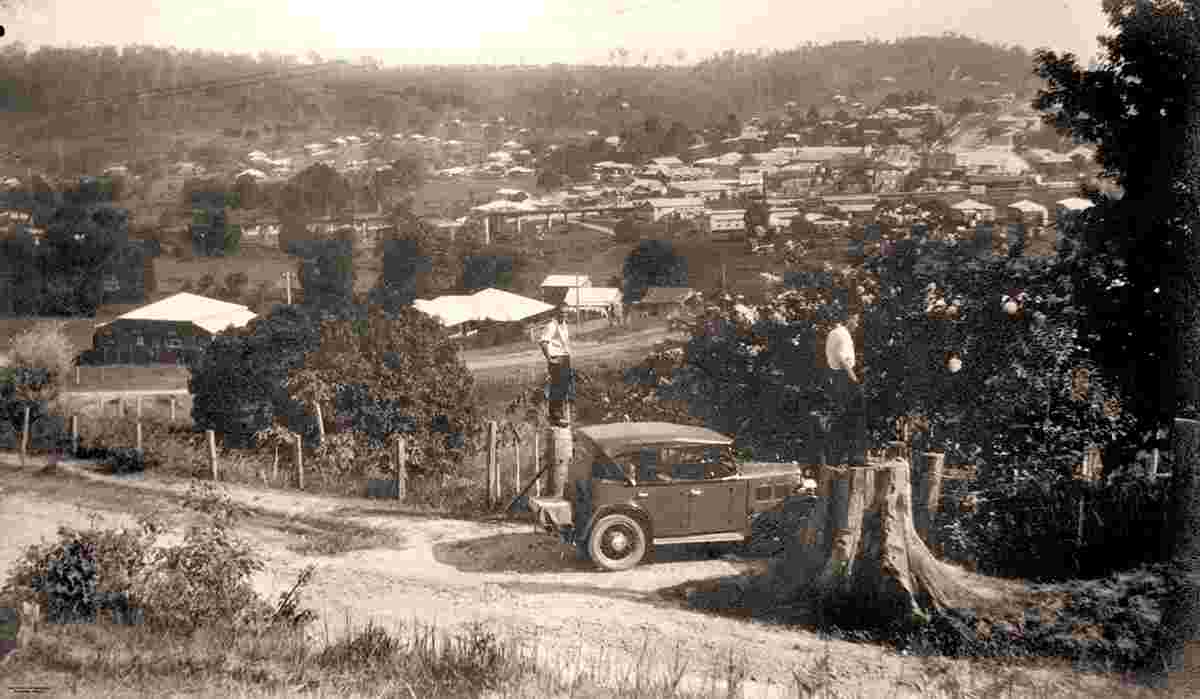 Nambour. Travellers enjoying the scenic views of Nambour, 1935