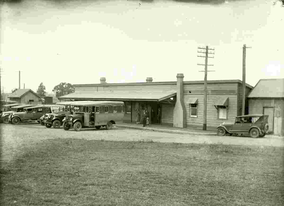 Nowra. Cars and bus near auto station