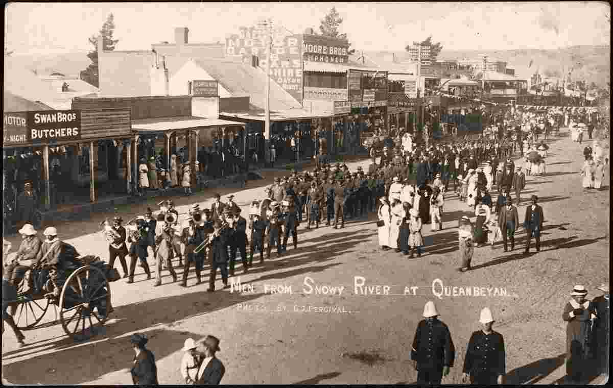 Men from Snowy River recruiting march at Queanbeyan, January 1916