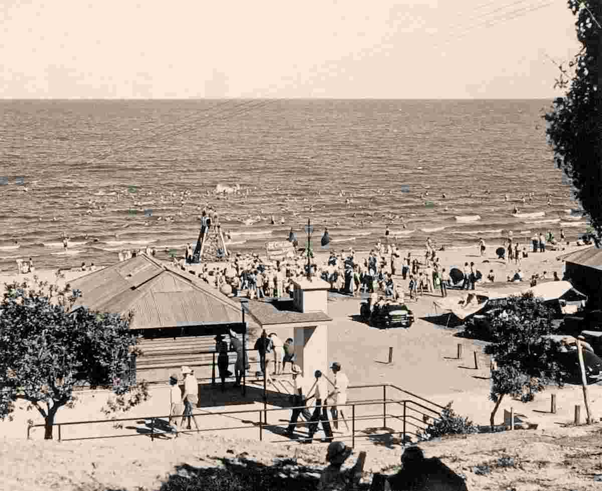 Redcliffe. Pavilion and bathers, December 1937
