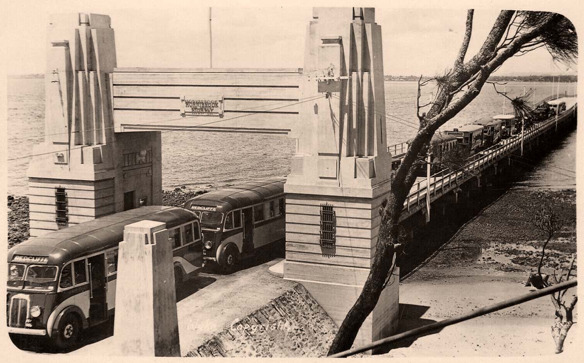 Traffic on the Hornibrook Bridge to Redcliffe, 1937
