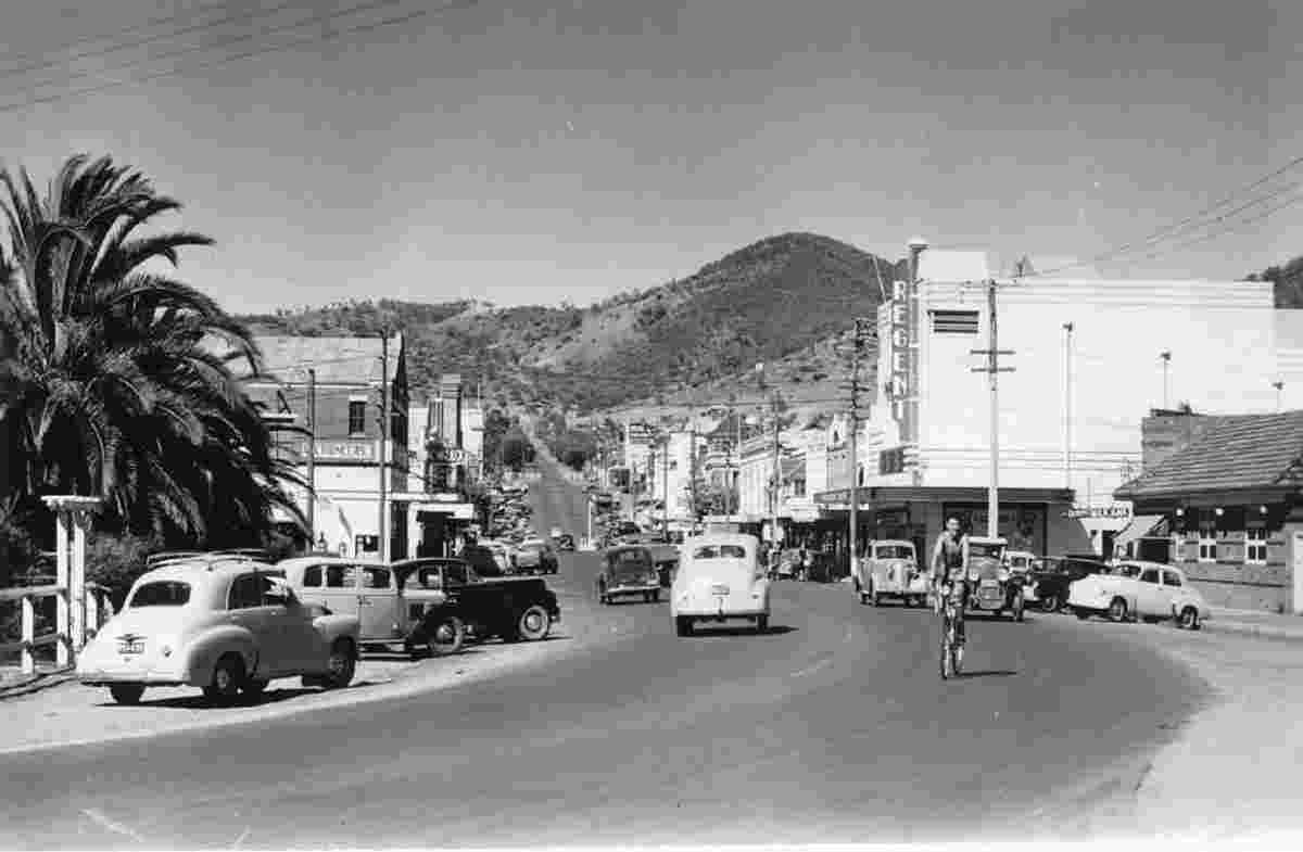 Tamworth. Brisbane Street, Looking up, mid 1950s