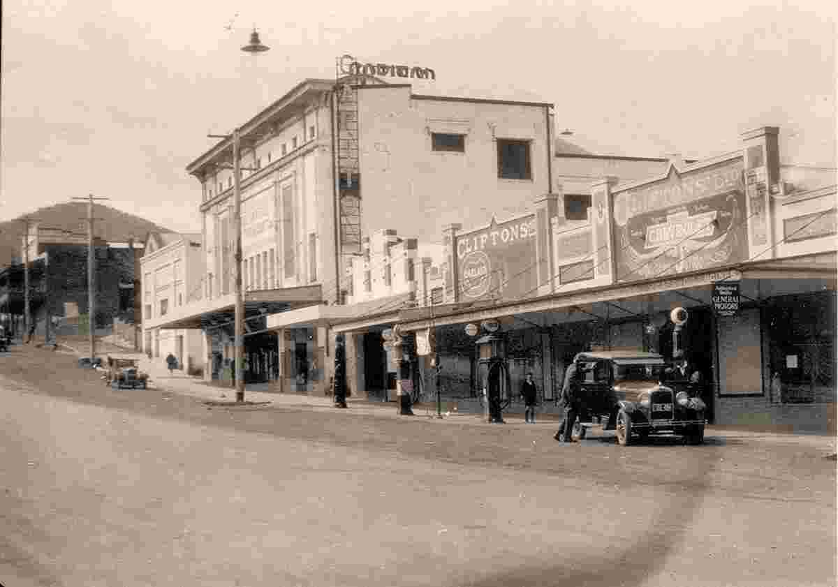 Tamworth. Brisbane Street, Capitol Theatre, petrol station, circa 1930