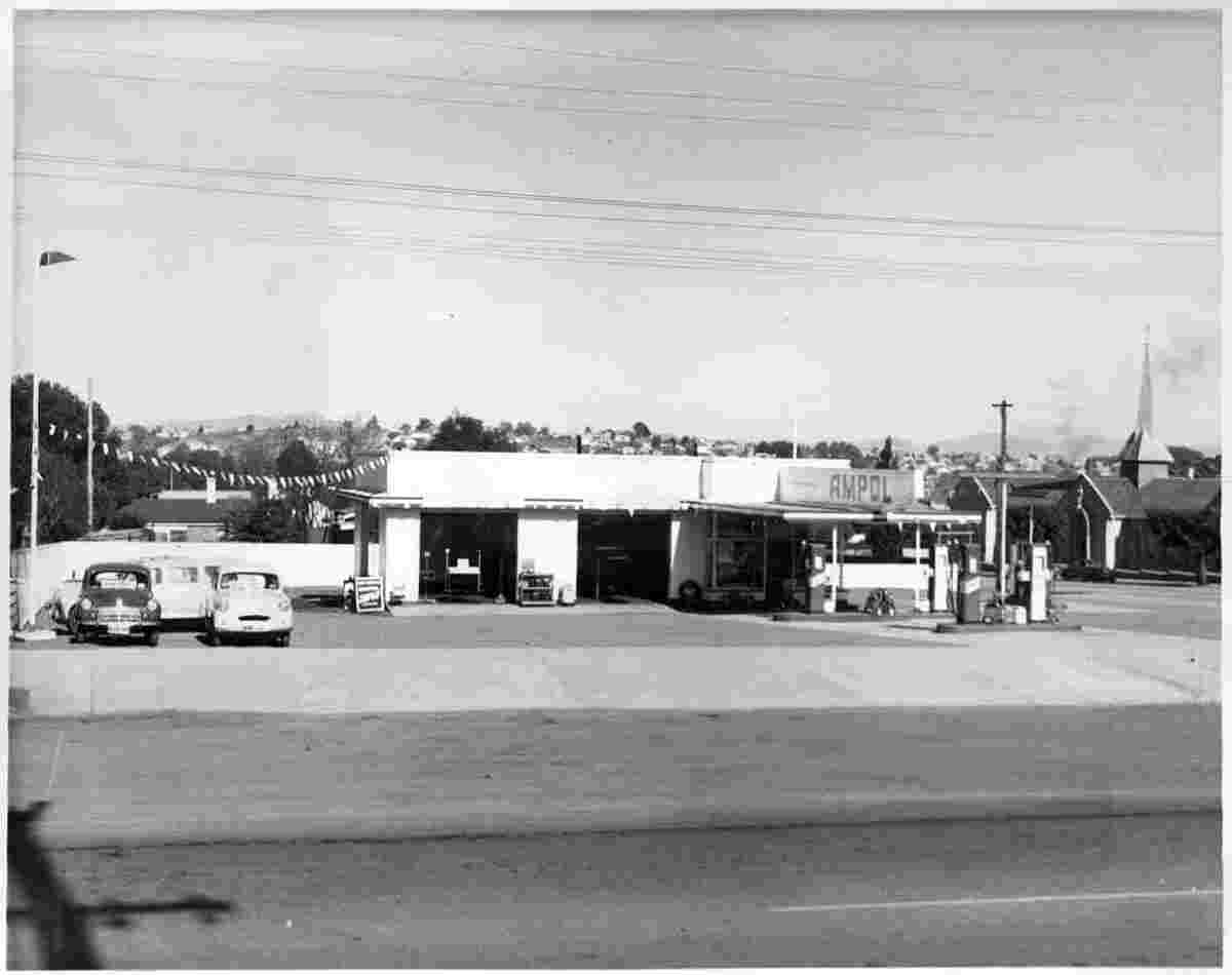 Tamworth Ampol service station, between 1955 and 1959