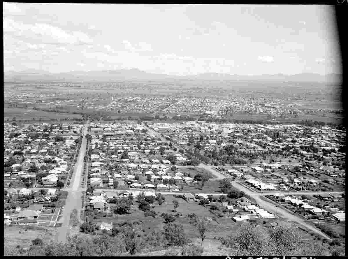 View of Tamworth from the Oxley Scenic Lookout, 1949