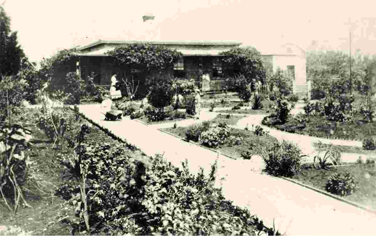 Toowoomba. House and garden, circa 1870