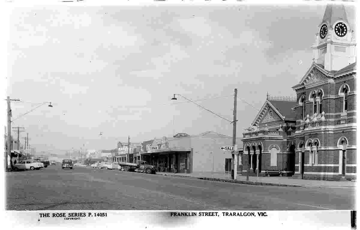 Traralgon. Franklin Street, Courthouse and Post Office, between 1920 and 1954