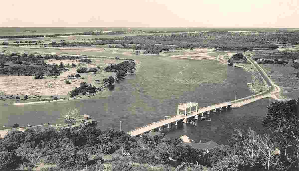 Tweed Heads. Boyd's Bay Bridge, Murwillumbah, view of the Tweed River