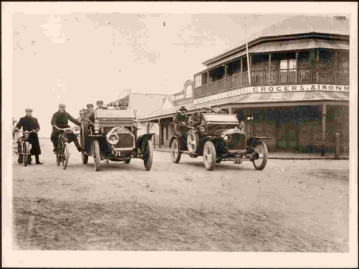 Victor Harbor. Cars on city street, 1910