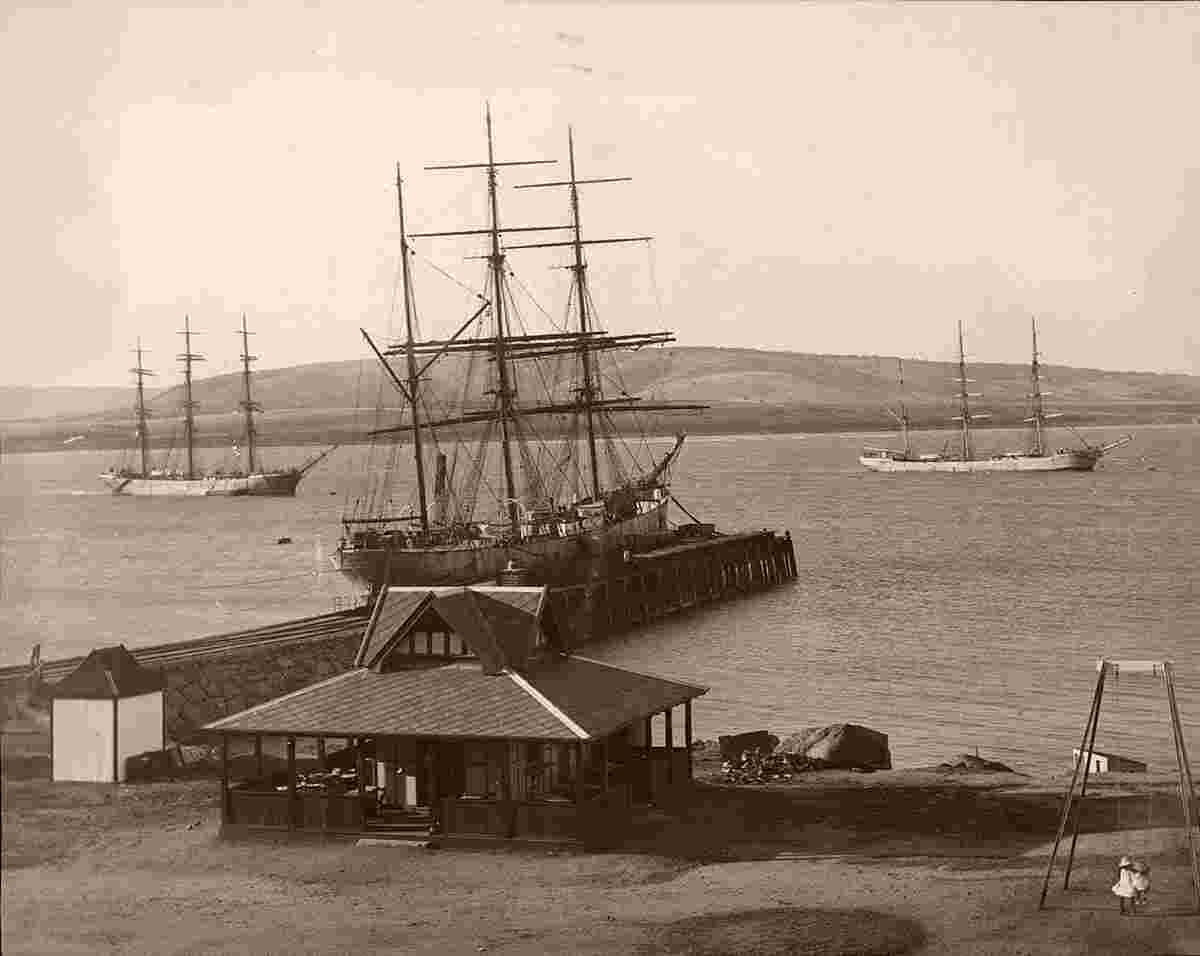 Ships at Victor Harbor