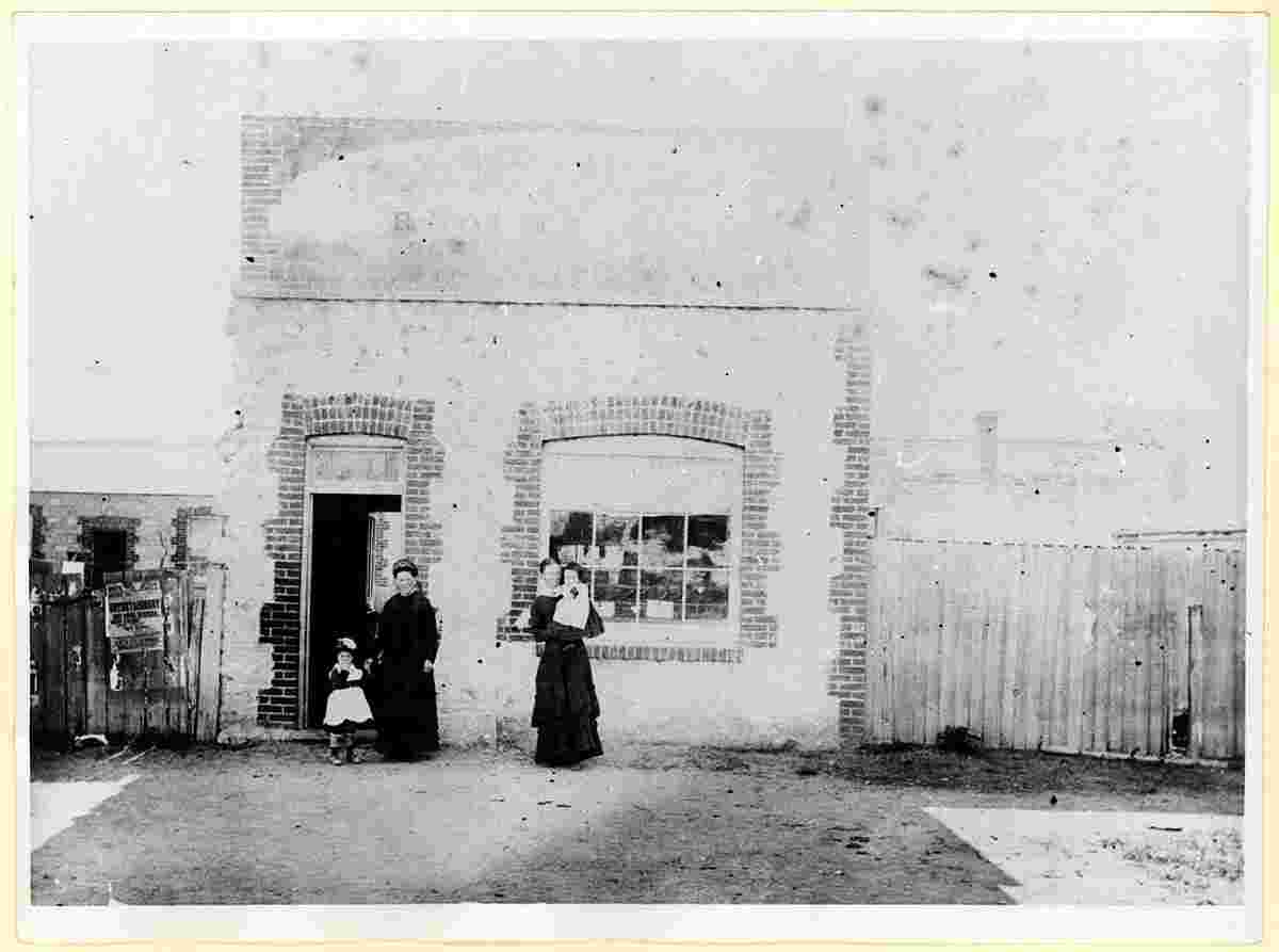 Victor Harbor. T. Higgins store, 1890