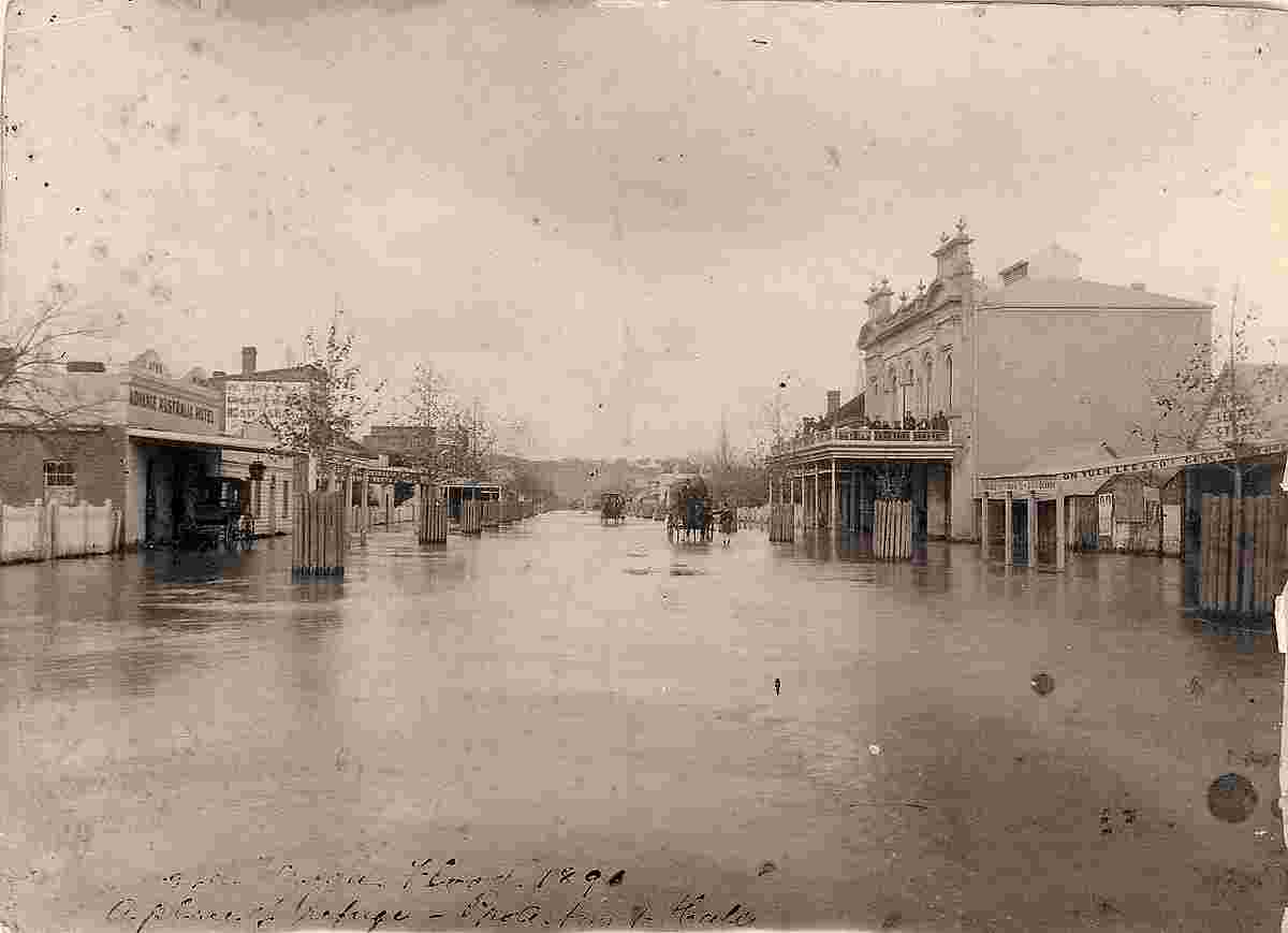 Wagga Wagga. Baylis Street in the 1890 flood