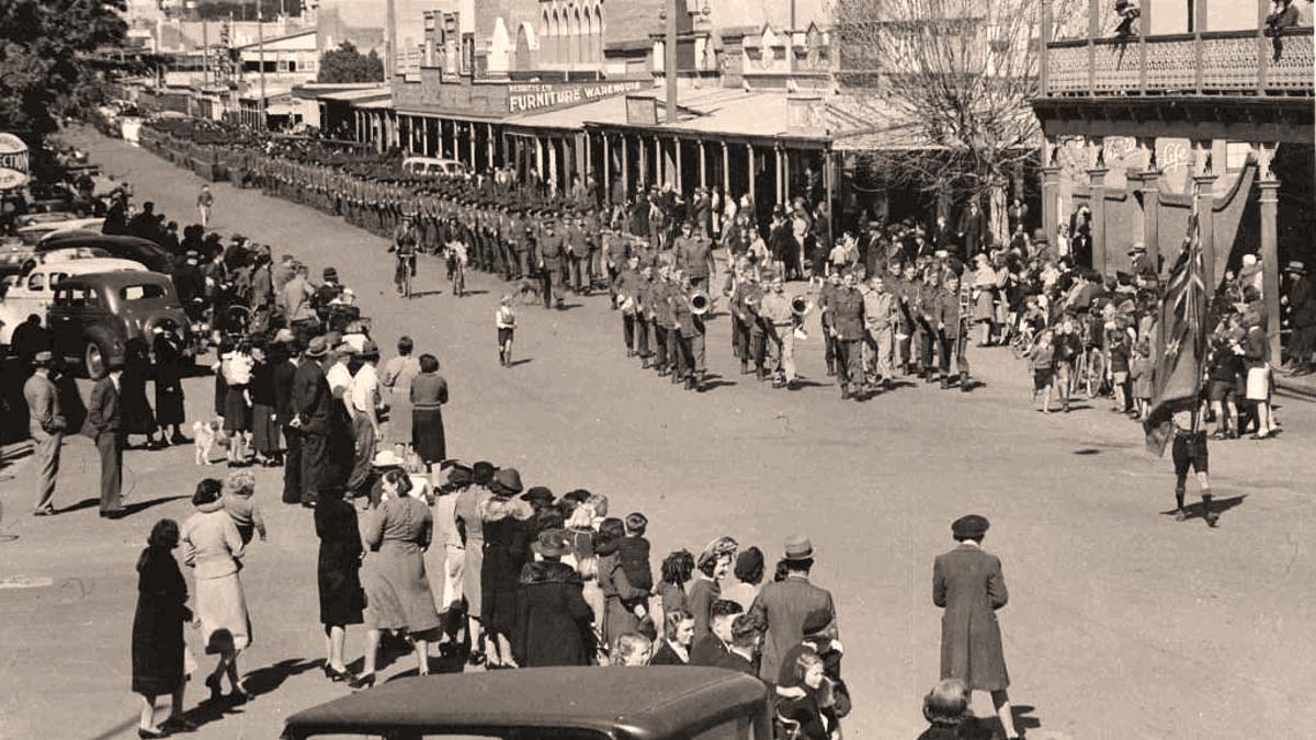 Wagga Wagga. Baylis Street - Parade by armed forces in the 1940s