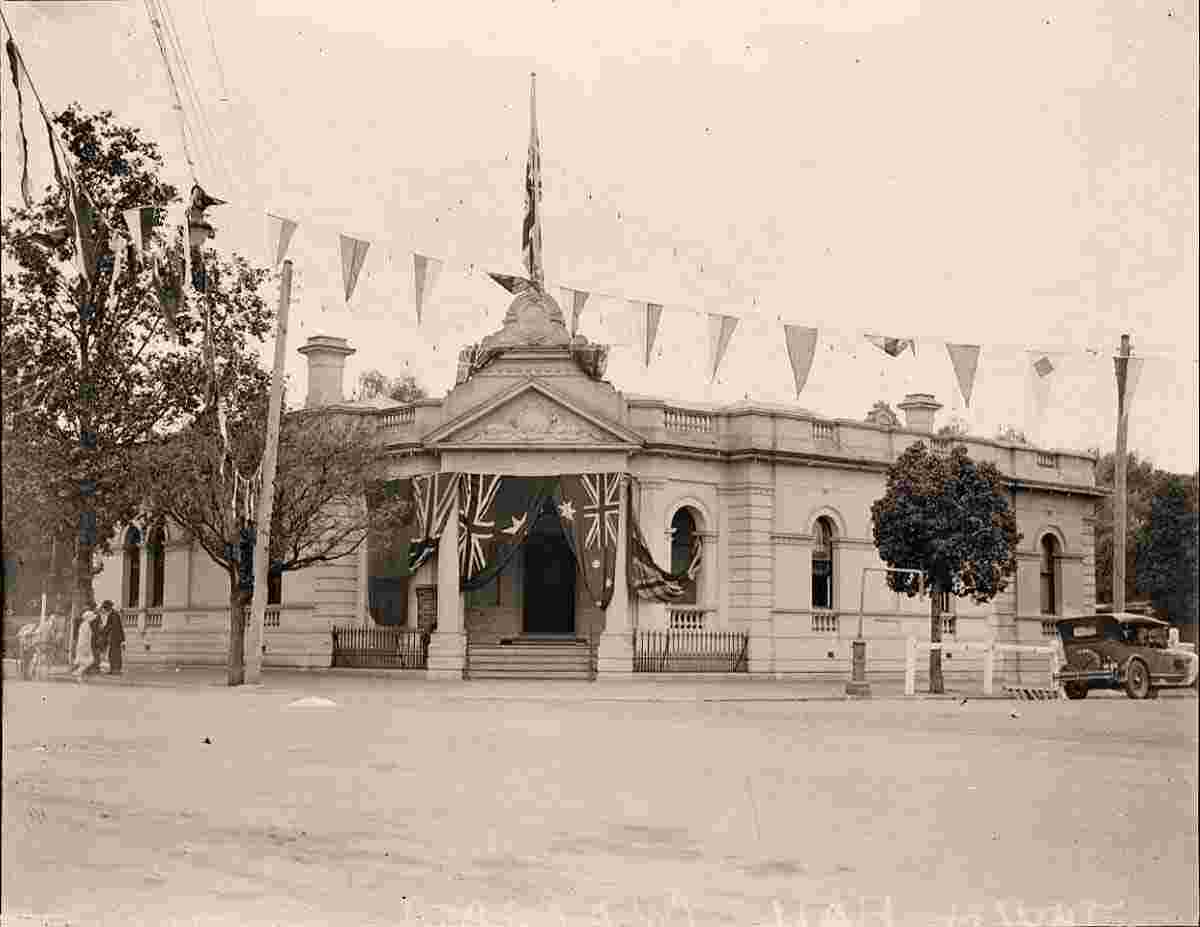 Wagga Wagga. Town hall decorated with Australian flags, circa 1920