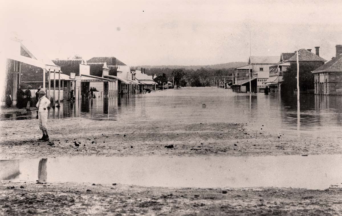 Warwick. Flooded Albion Street, 1887
