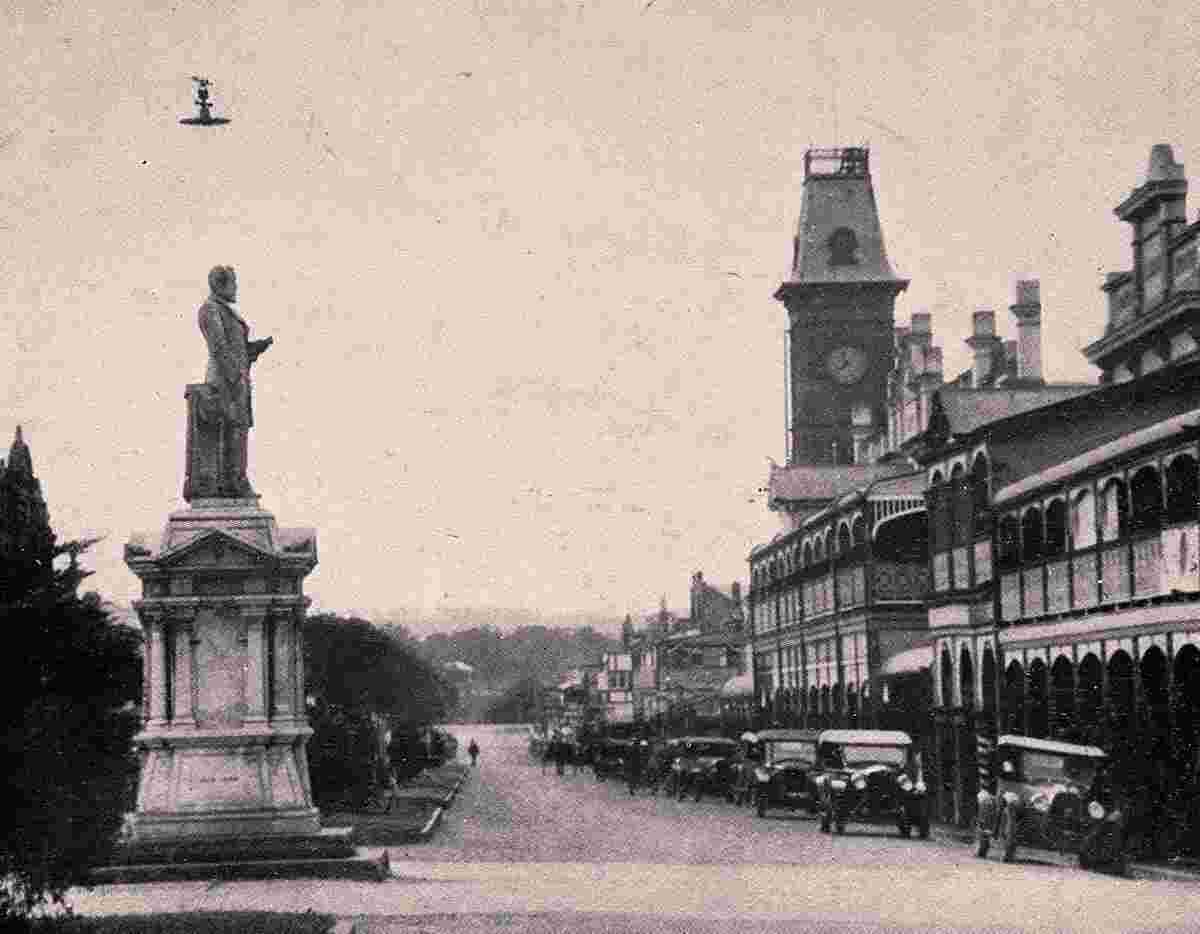 Warwick. Statue of Thomas Joseph Byrnes, 1932