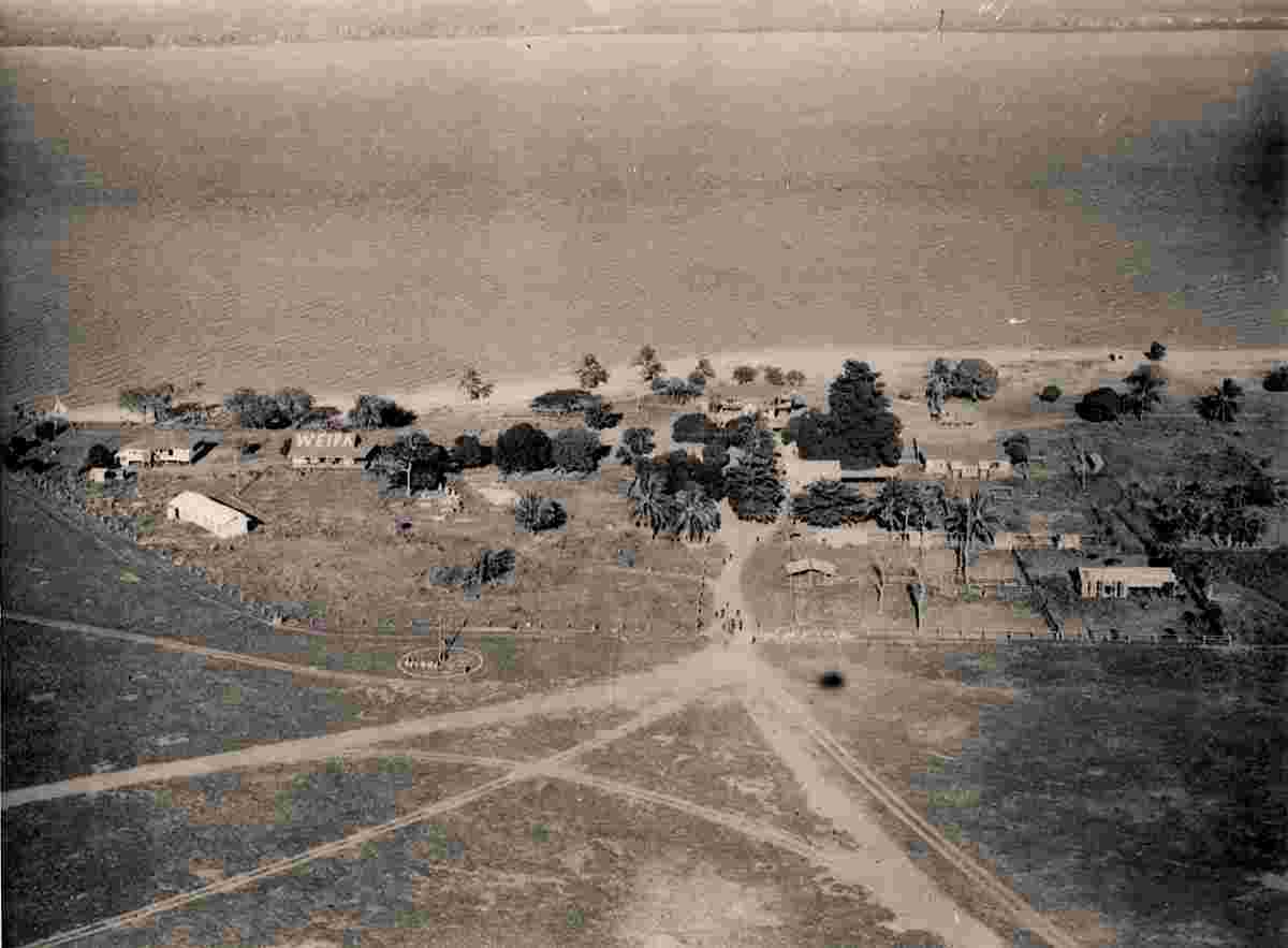 Air view of Weipa, 1957