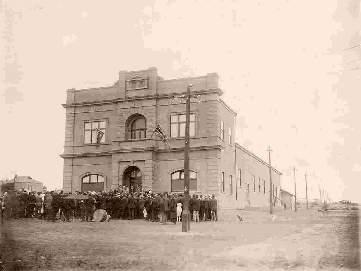 Whyalla. Whyalla Institute, opening day, 1920