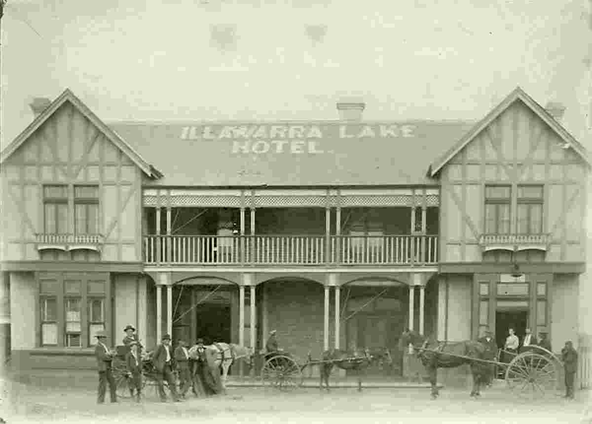 Wollongong. Illawarra Lake Hotel