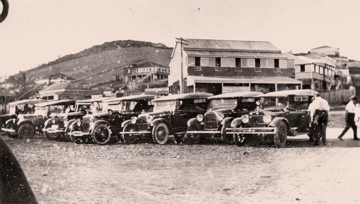 Yeppoon. Cars outside the Myola Hall, 1925