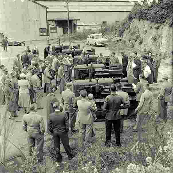 Hororata. Sale of tractors, 1955