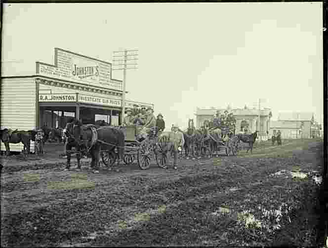 Kaitaia. Horse-drawn vehicles in Commerce Street, circa 1910's