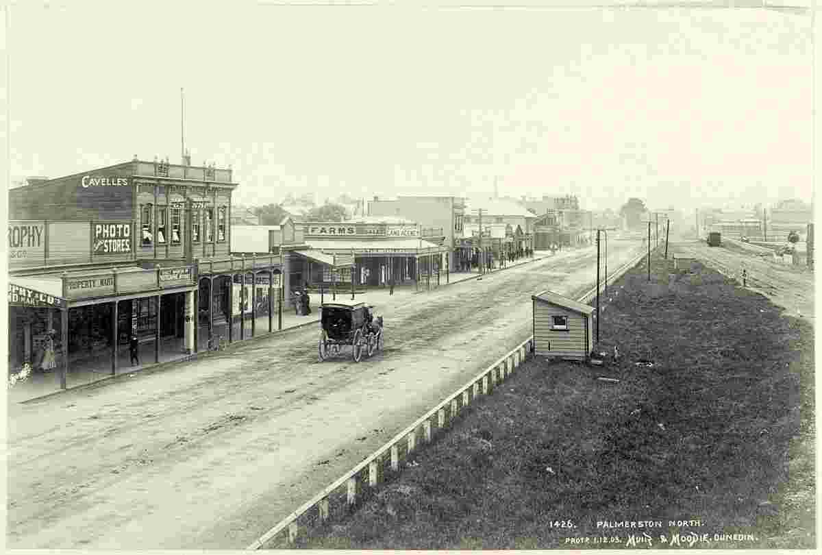 Palmerston North. Panorama of Street, 1903
