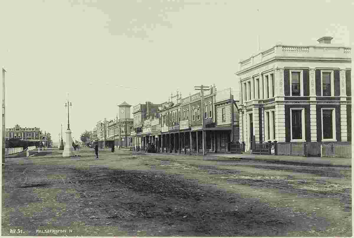 Palmerston North. Panorama of Street, 1904