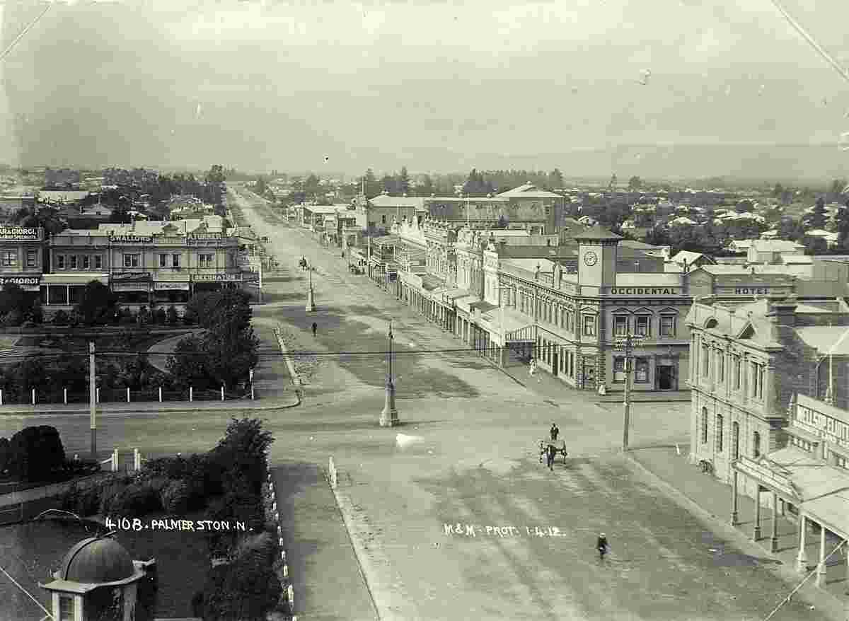Palmerston North. Panorama of Street, 1912