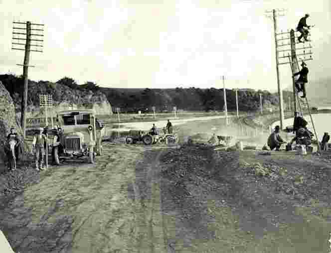 Porirua. Workmen widening a road, July 1931