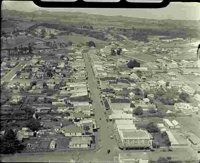 Pukekohe. View of Pukekohe township, Nov 1946