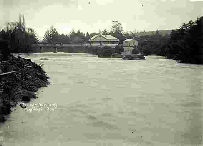 Warkworth. Dam in flood, circa 1910's