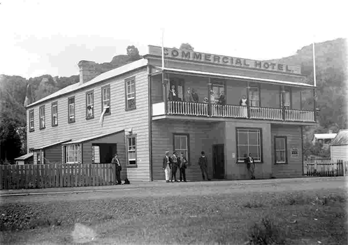 Whakatane. Commerce Hotel, 1908