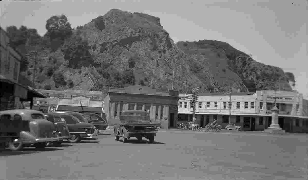 Whakatane. Square with monument, autos, 13 December 1950