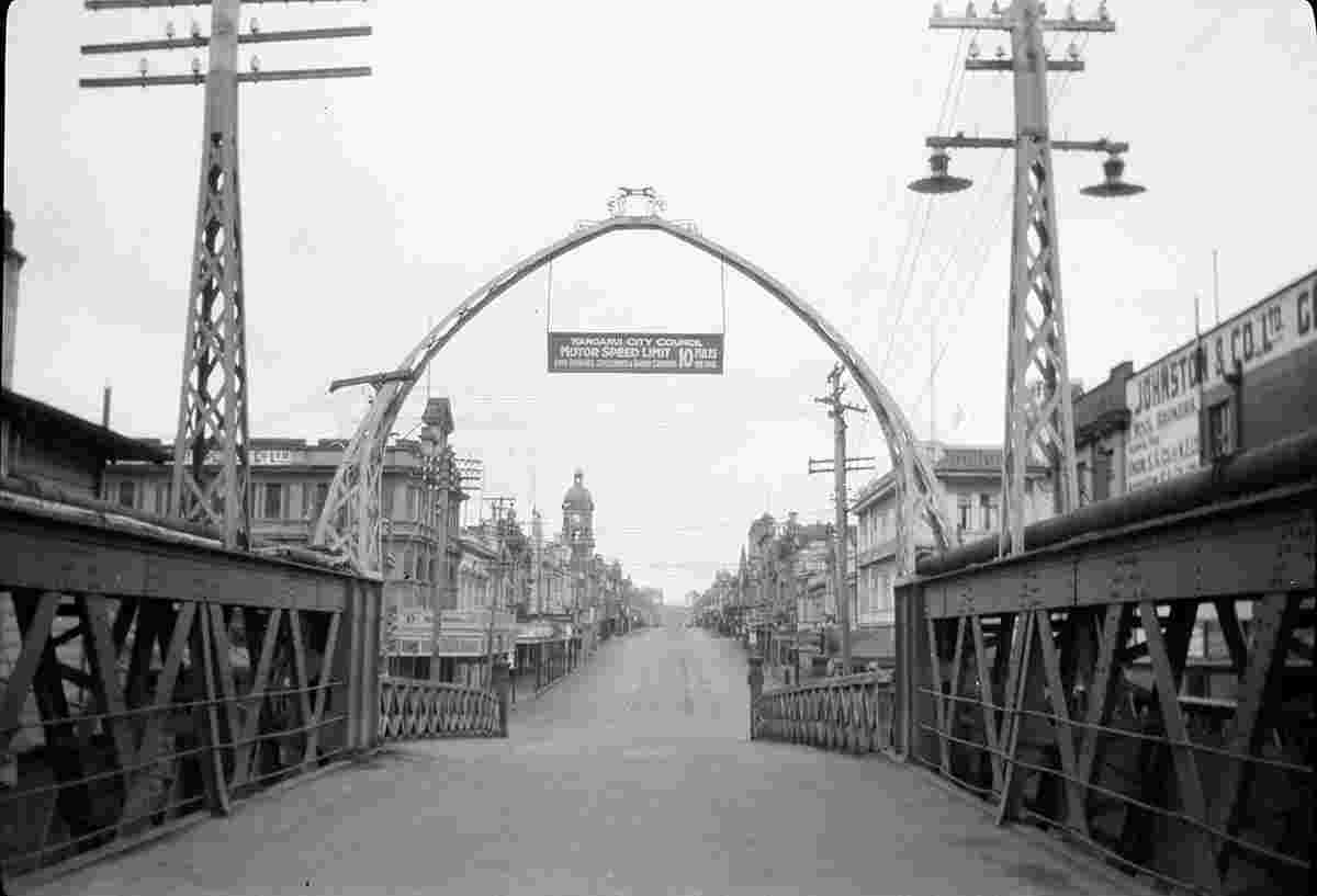Whanganui. Bridge and Town, between 1920 and 1930