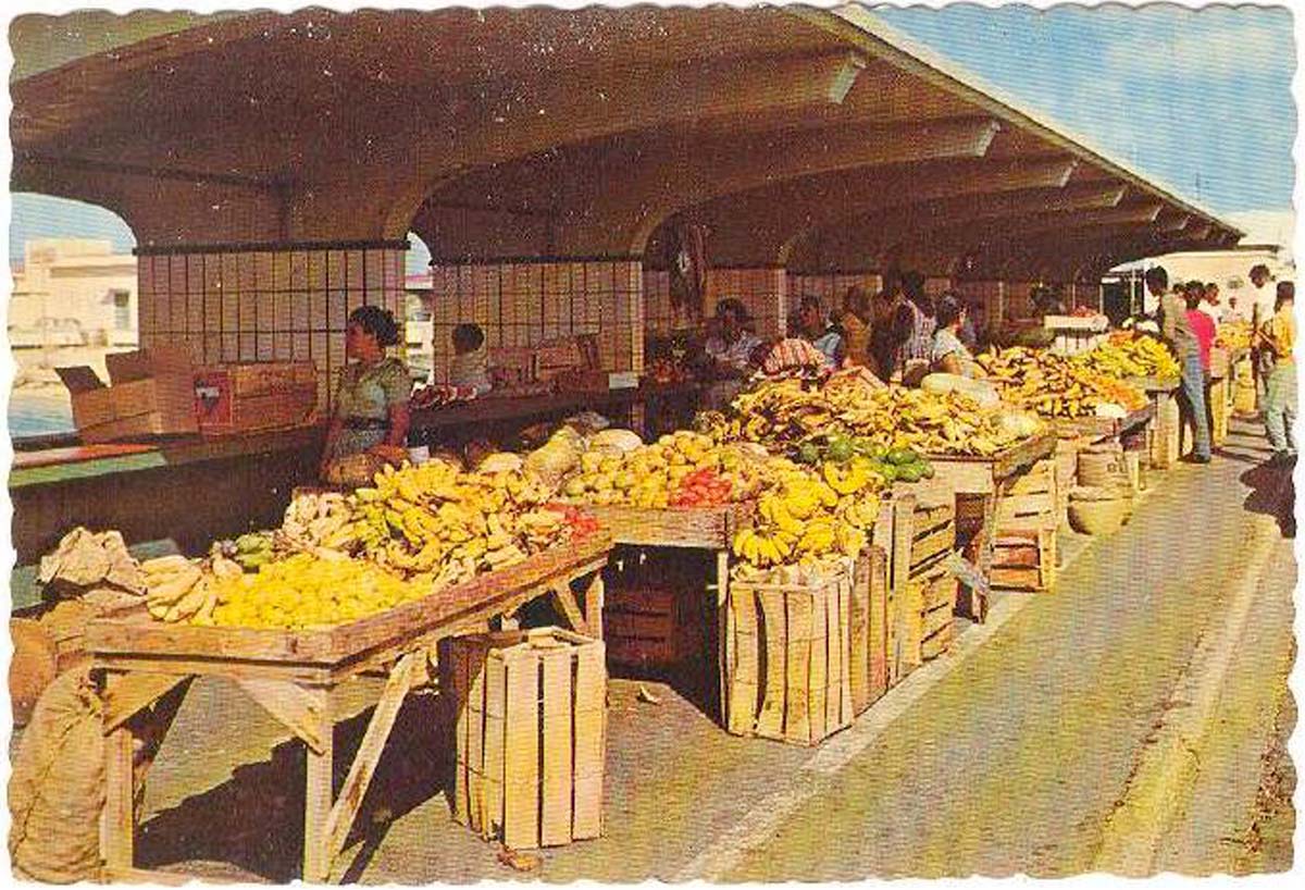 Oranjestad. Fruit market, between 1950 and 1970