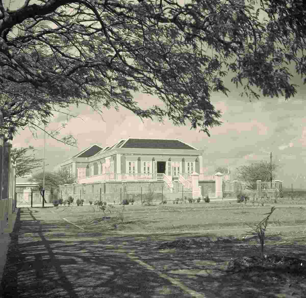 Kralendijk. The government office building on Wilhelmina Square, 1947