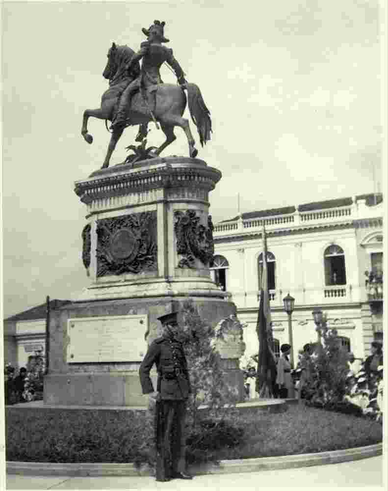 Tegucigalpa. Central Park, Monument to Francisco Morazan