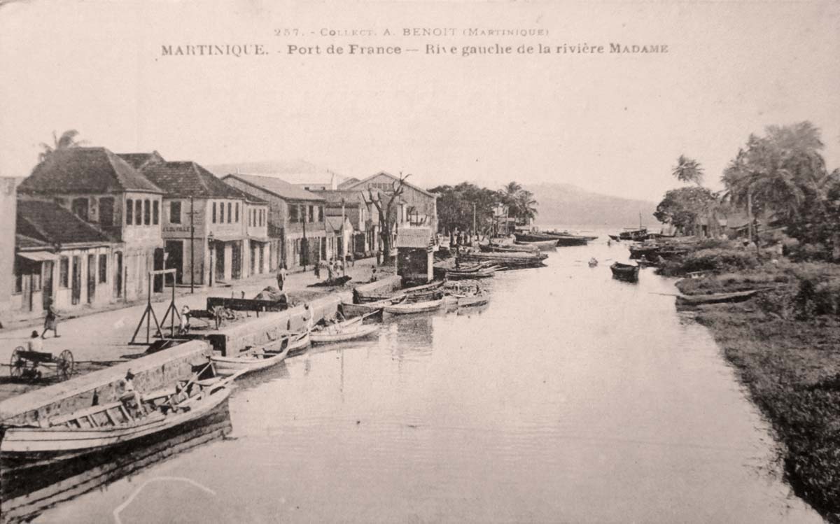 Fort-de-France. Rive gauche rivière Madame