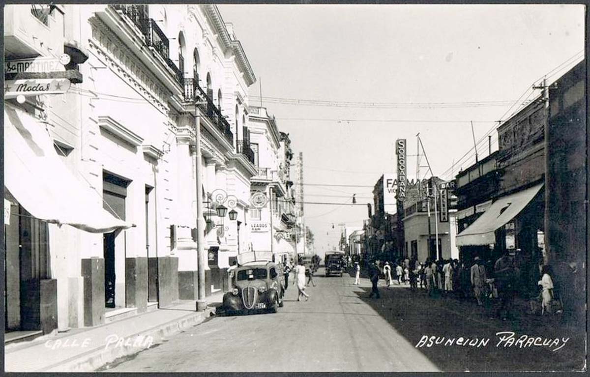 Asunción. Palmas Street