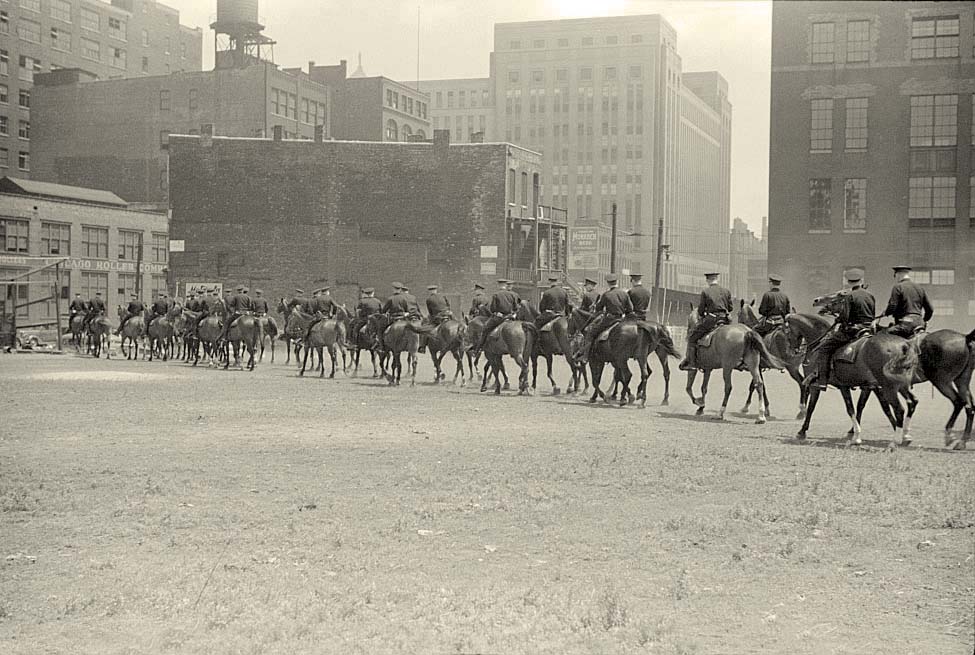Chicago. Chicago mounted police, 1941