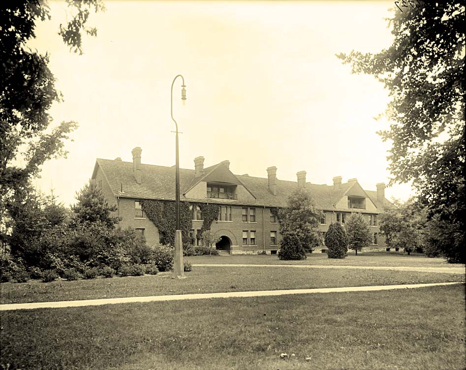 Lansing. Howard Terrace, Agricultural College, Michigan State University, 1905