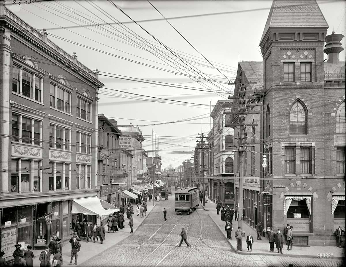 Salem. Essex Street, looking north from town square, circa 1906