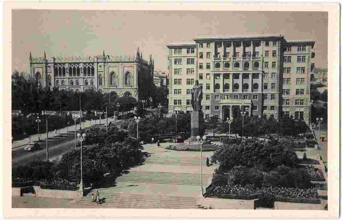 Baku. Square and the monument to Nizami
