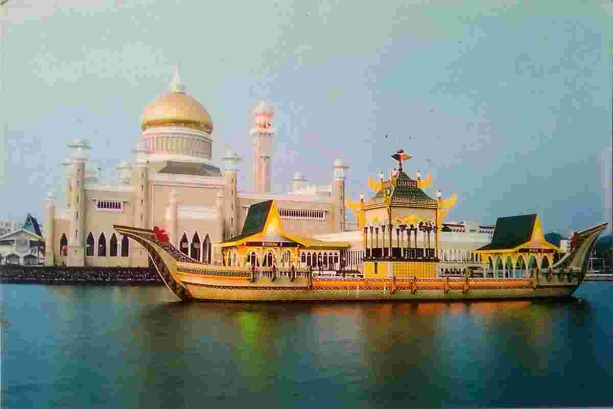 Bandar Seri Begawan. Masjid Omar Ali Saifuddin Mosque