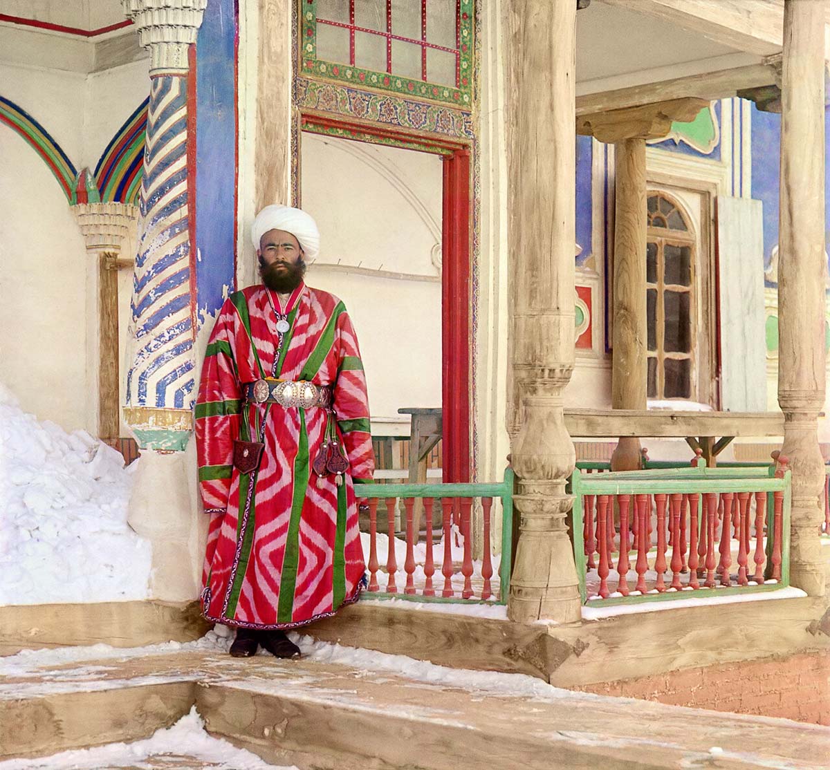 Bukhara official at the Emir's country palace in the garden of Shir-Budun